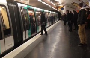 chelsea-fans-prevent-man-from-boarding-Paris-Metr