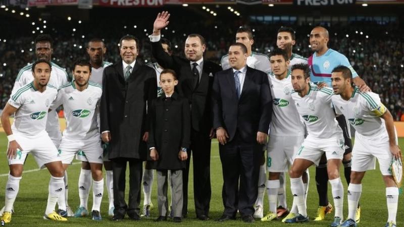 Raja Casablanca lining up with the Moroccan King before the 2013 FIFA Club World Cup final against Bayern Munich (Pic Cou: BBC.co.uk)