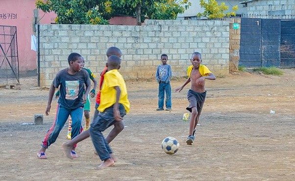 Football - Street - Zambia kids