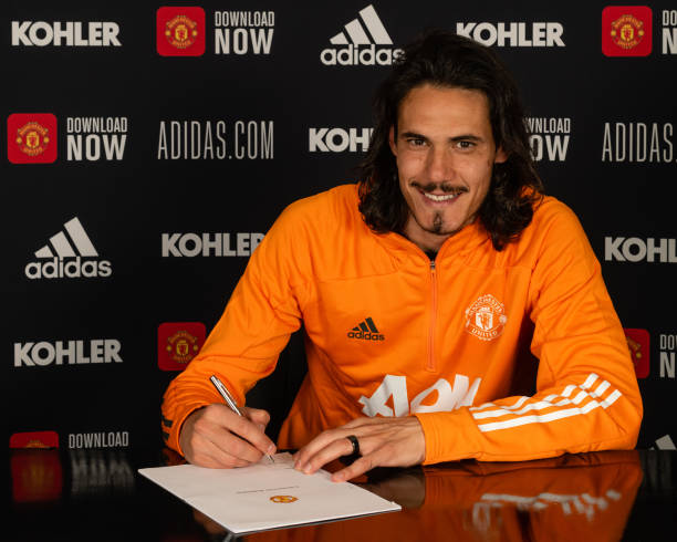 Cavani signs 1-year contract extension with Man United